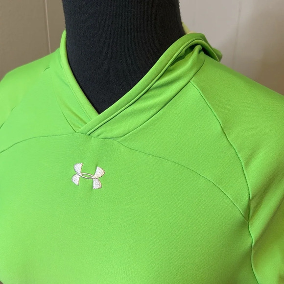 C Under Armour Women’s Large Hoodie Sweater Fitted Cold Gear Embroidered - Picture 2 of 7